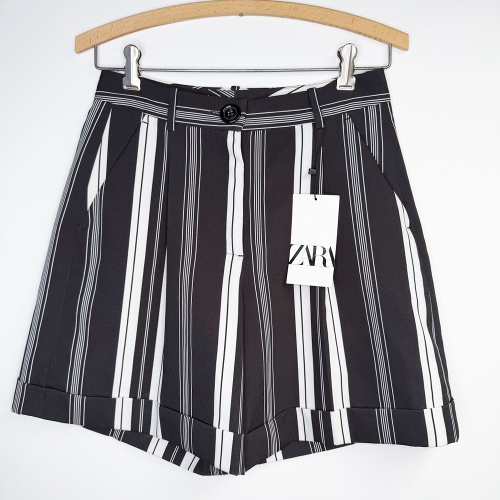 Zara Black & White Vertical Stripe Tailored Shorts Size Small NWT